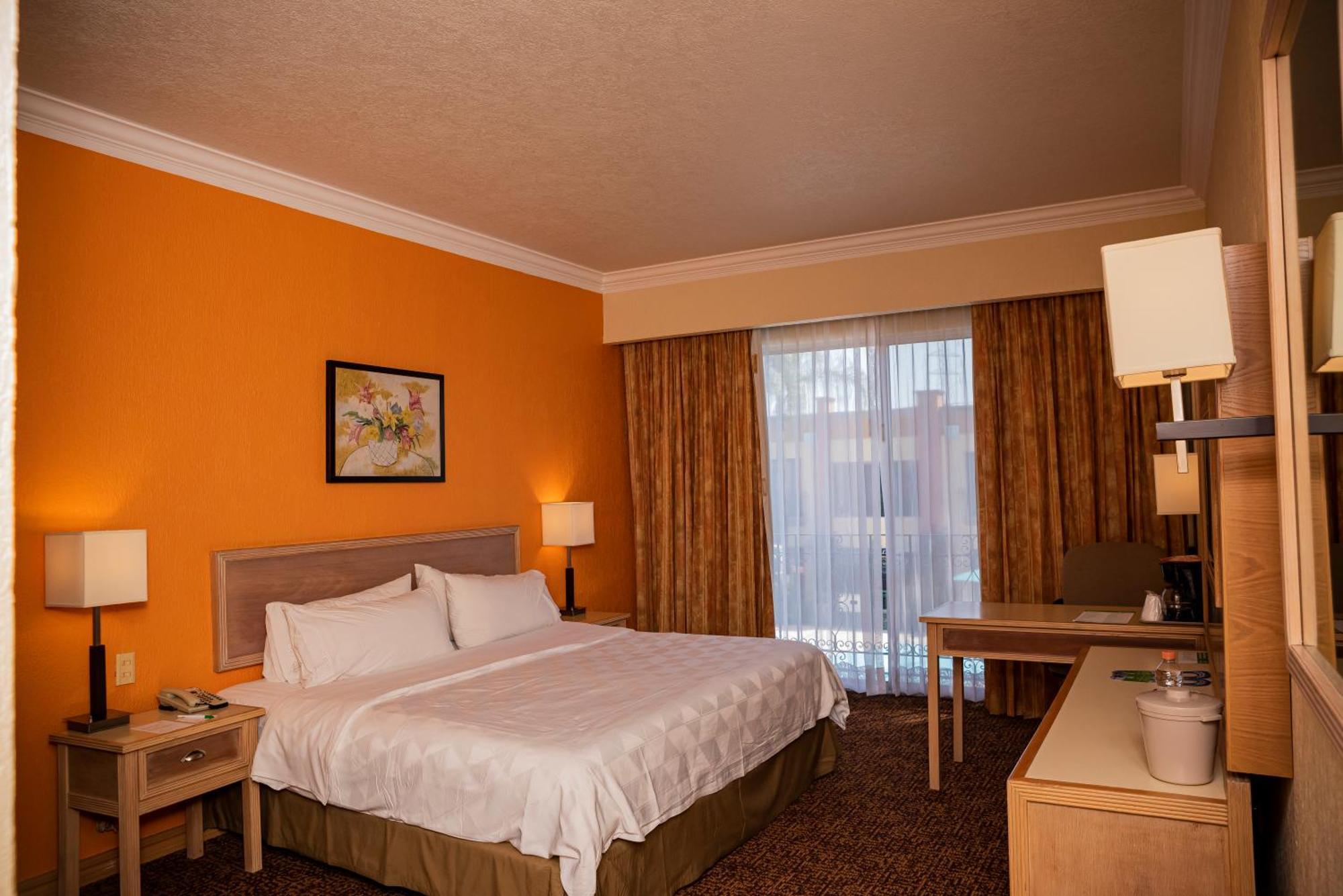 Holiday Inn La Piedad By Ihg Bagian luar foto
